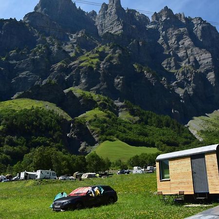 Campingplatz mit Restaurant & Sportarena Leukerbad Hotel Eksteriør billede