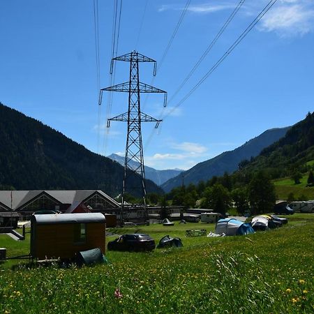 Campingplatz mit Restaurant & Sportarena Leukerbad Hotel Eksteriør billede