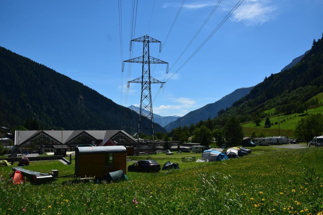 Campingplatz mit Restaurant & Sportarena Leukerbad Hotel Eksteriør billede