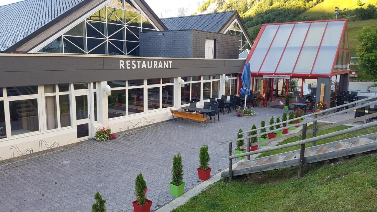 Campingplatz mit Restaurant & Sportarena Leukerbad Hotel Eksteriør billede